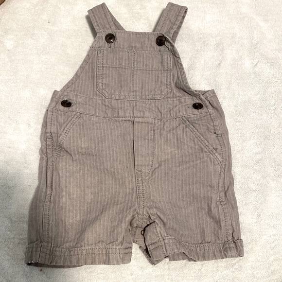 Baby GAP 3-6m Gray Overall Shorts - Picture 1 of 4